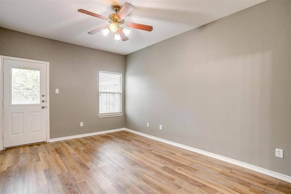 812 Walnut Street, Burleson, TX 76028 812 Walnut Street, Burleson, TX 76028