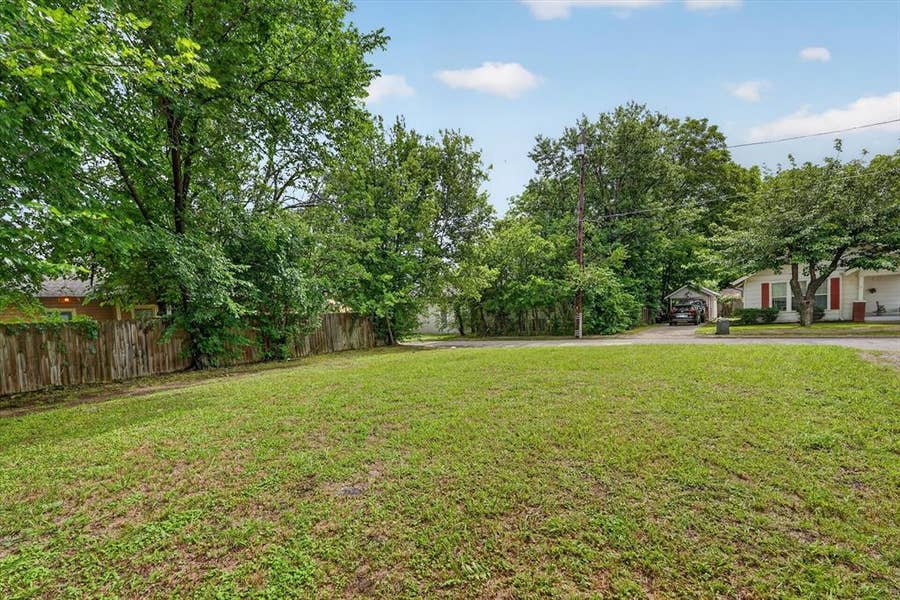Property photo for 1501 Maloney Street, Commerce, TX