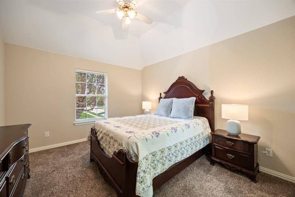 1501 Weathered Wood Lane, Garland, TX 75040 Shares Jack-and-Jill bathroom