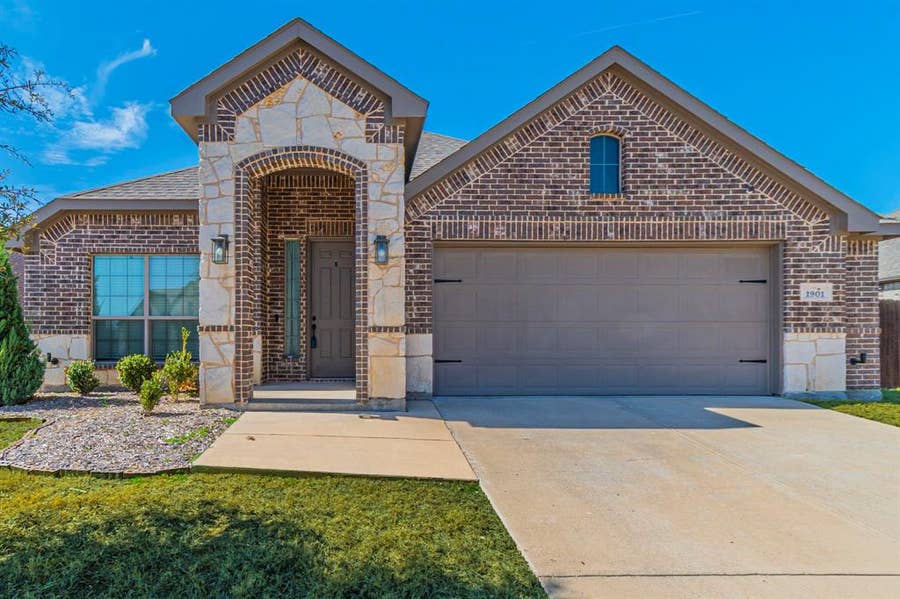 Property photo for 1901 Maplewood Drive, Glenn Heights, TX