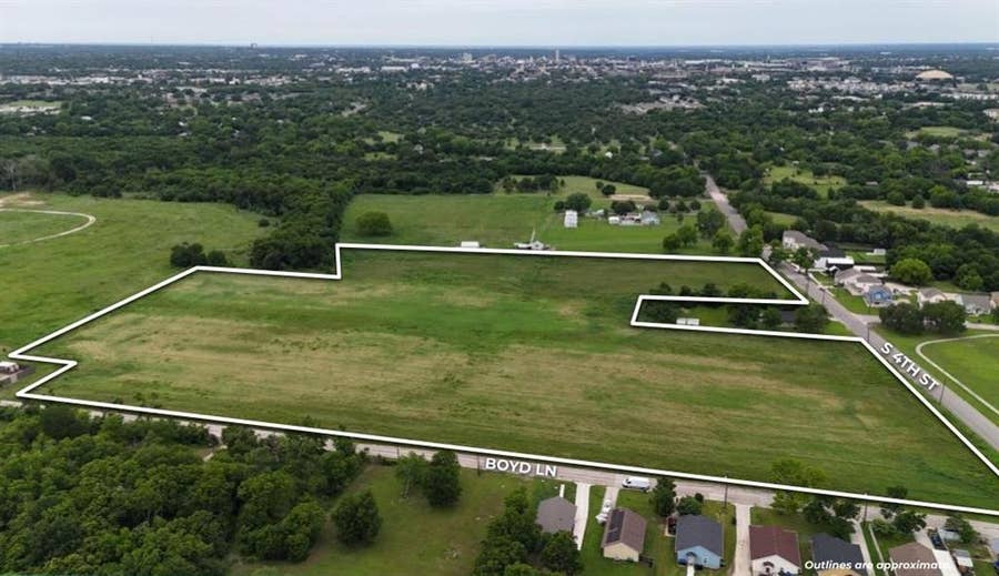 Property photo for 3527 S 4th Street, Waco, TX