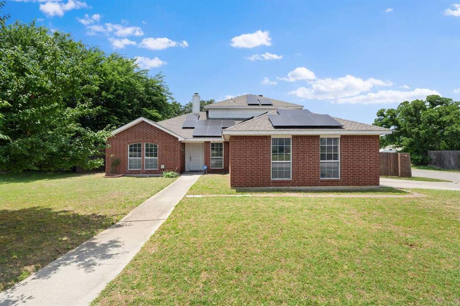 Property photo for 633 Madeline Court, Azle, TX