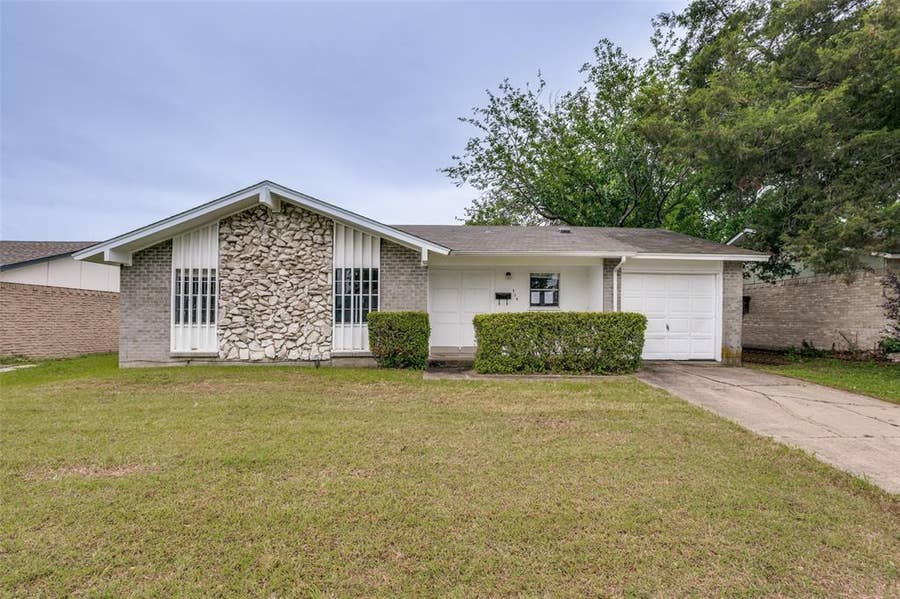 Property photo for 714 Shorecrest Drive, Garland, TX