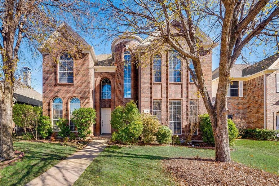 Property photo for 216 Touchdown Drive, Irving, TX