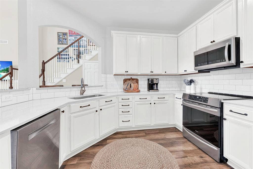 3024 Greenway Drive, Burleson, TX 76028 3024 Greenway Drive, Burleson, TX 76028