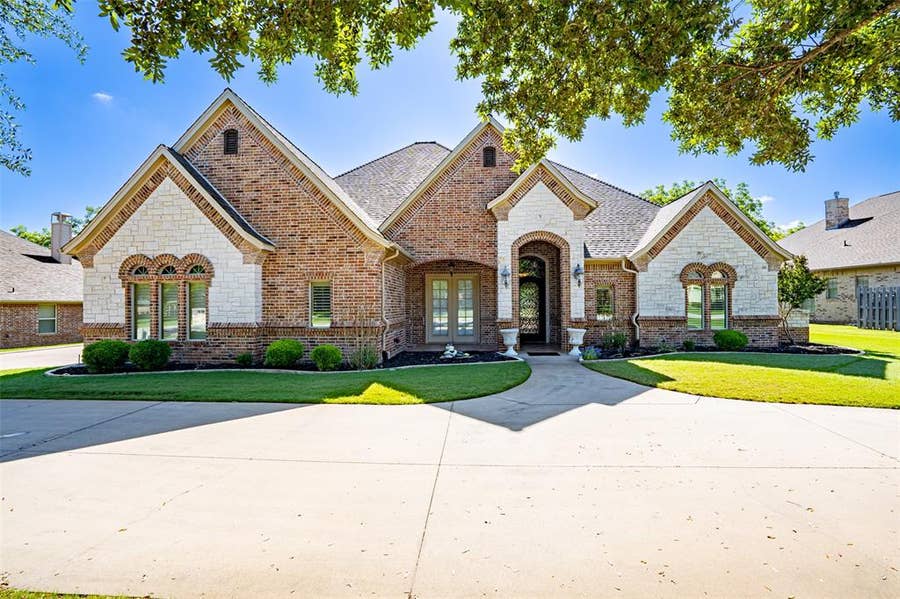Property photo for 6417 Colonial Drive, Granbury, TX