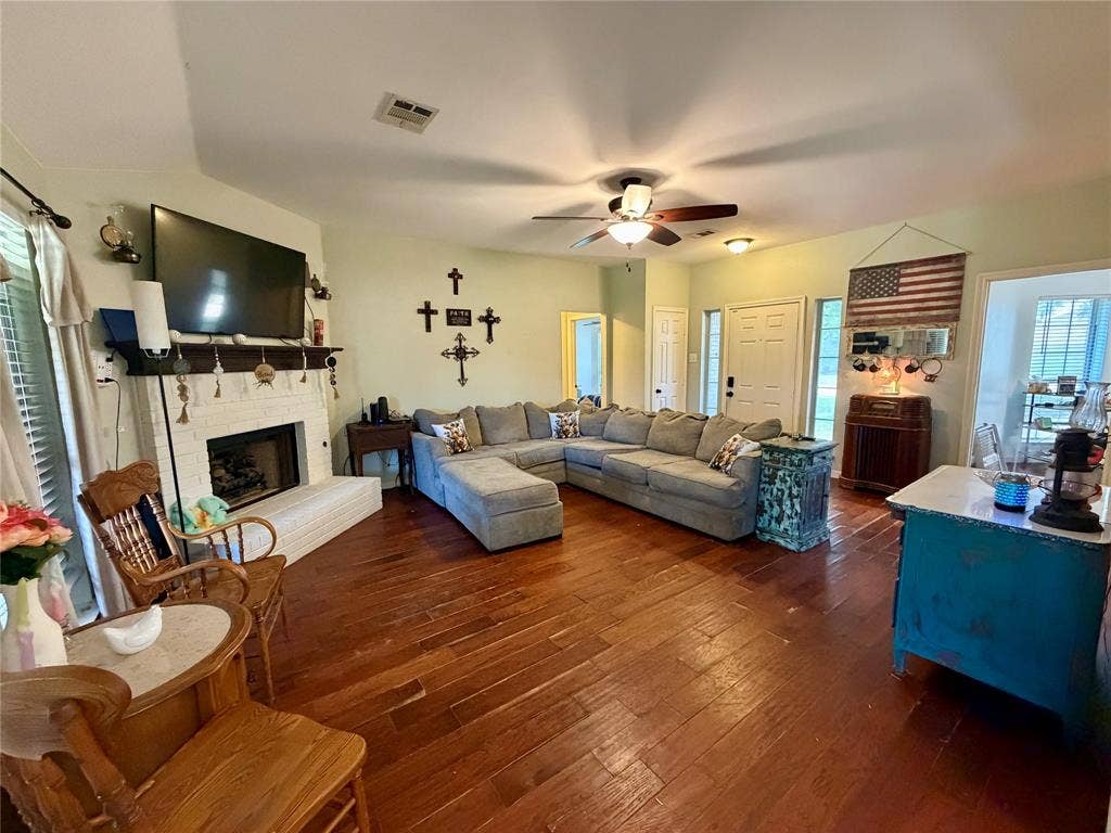 514 Morningside Court, Midlothian, TX 76065 Large open living area