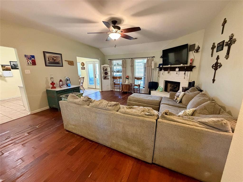 514 Morningside Court, Midlothian, TX 76065 Large open living area