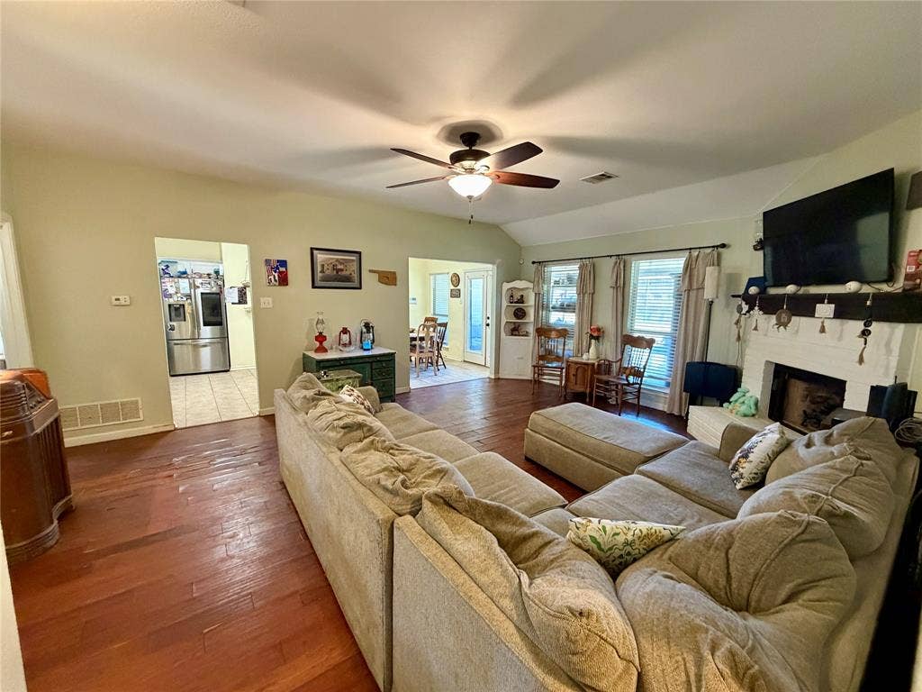 514 Morningside Court, Midlothian, TX 76065 Large open living area leading to office, kitchen, & breakfast rooms