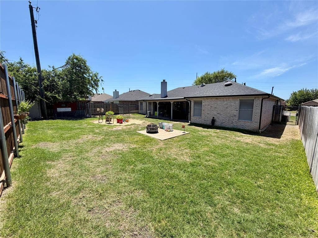 514 Morningside Court, Midlothian, TX 76065 Spacious yard
