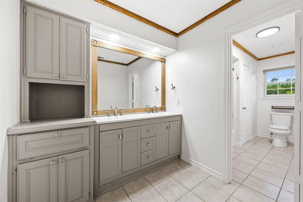 1044 E Woodridge Road, Waxahachie, TX 75165