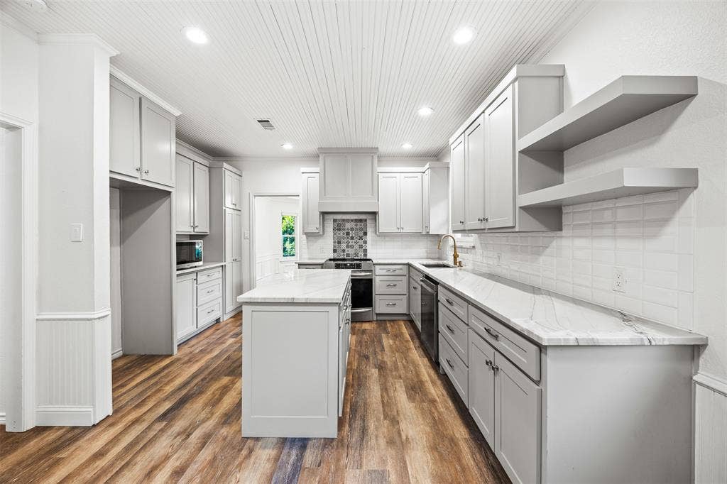 1044 E Woodridge Road, Waxahachie, TX 75165