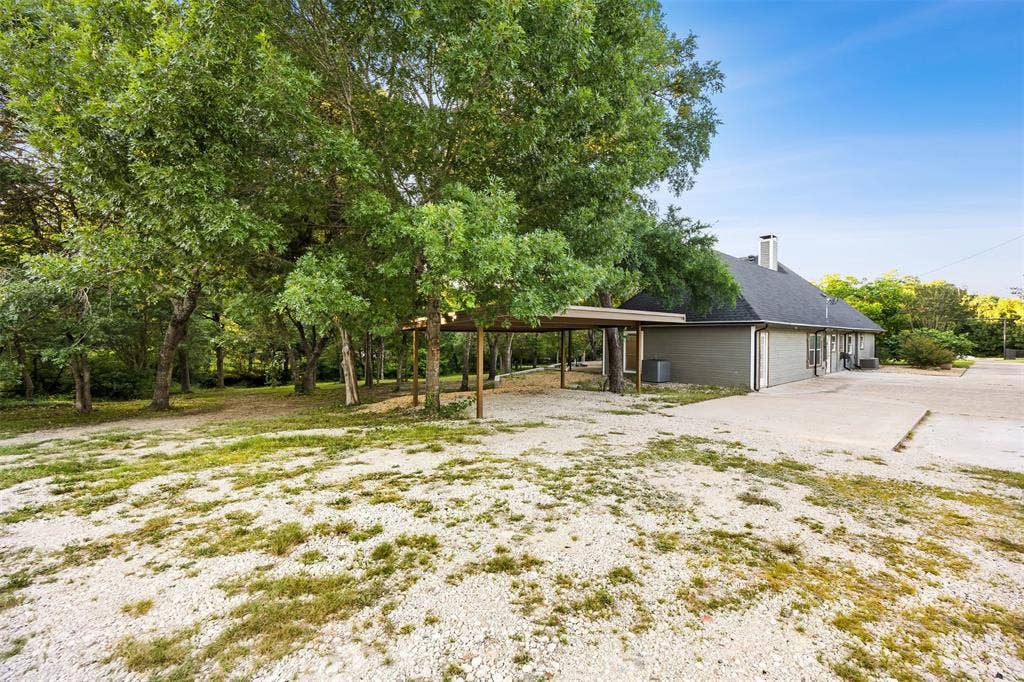1044 E Woodridge Road, Waxahachie, TX 75165