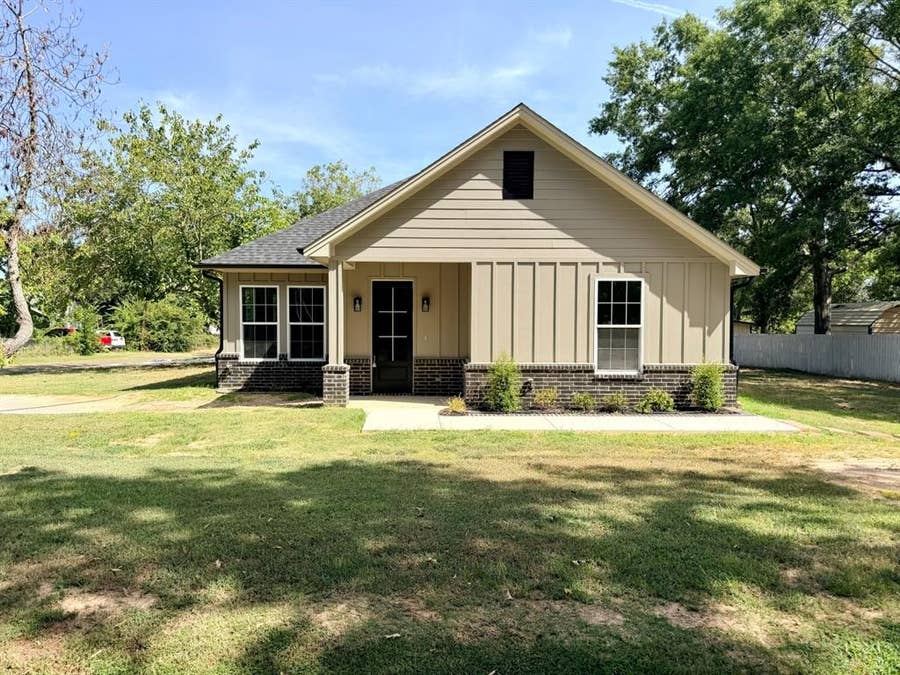 Property photo for 5350 First Street, Chandler, TX