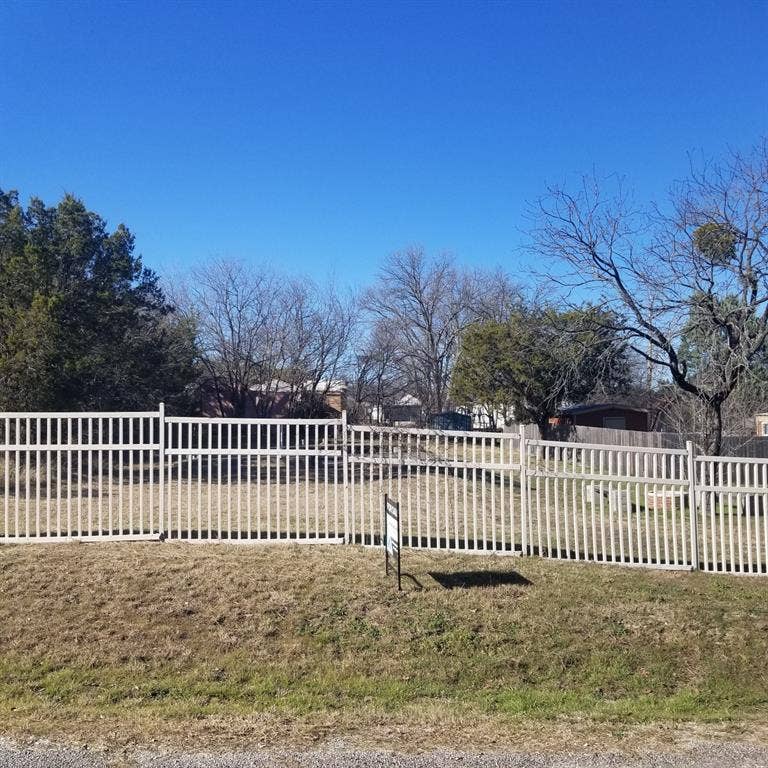 Property photo for 2206 Beverly Drive, Granbury, TX