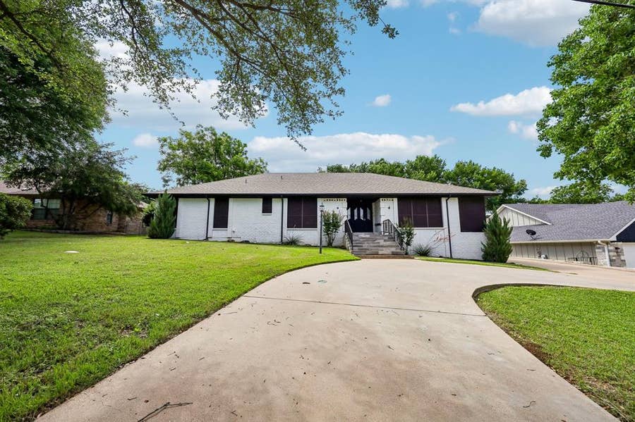 Property photo for 5209 Fairway Circle, De Cordova, TX