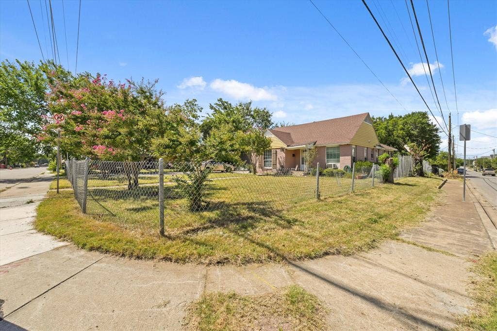 7225 Mohawk Drive, Dallas, TX 75235 7225 Mohawk Drive, Dallas, TX 75235