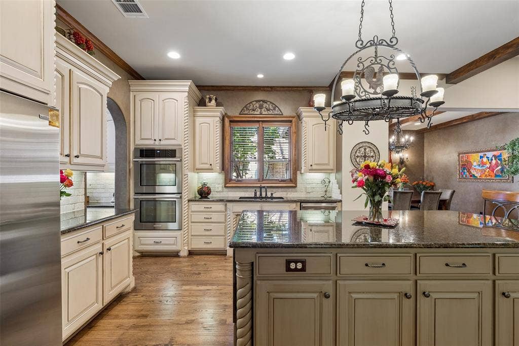 125 Audrey Drive, Keller, TX 76248 Large chef kitchen with gas range, double oven, built in microwave, large pantry, granite countertops and hard wood floors.