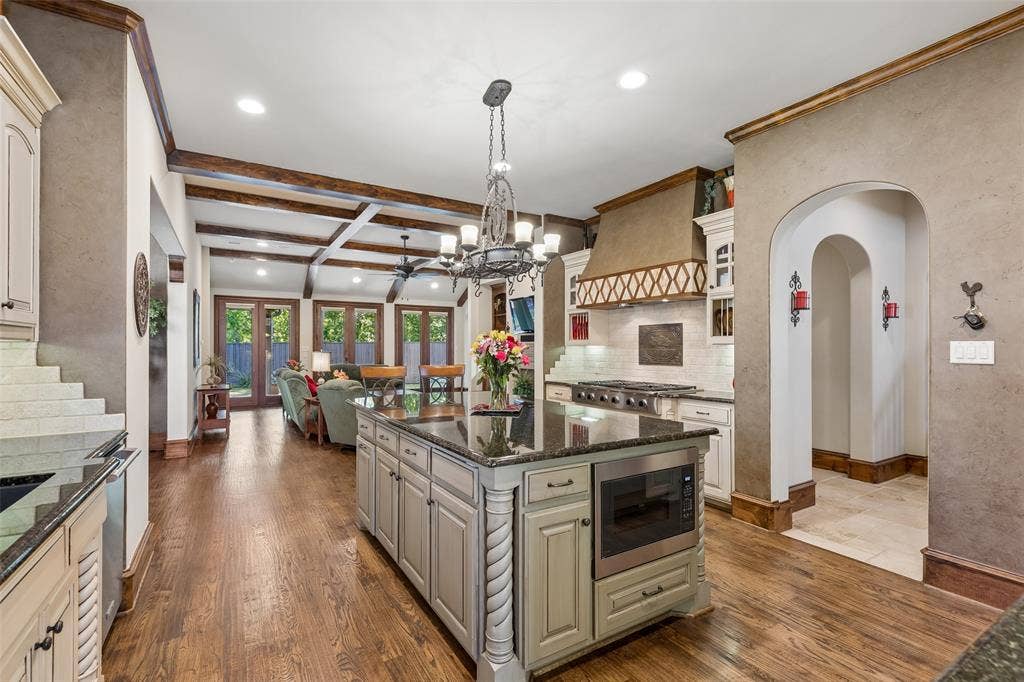 125 Audrey Drive, Keller, TX 76248 Large chef kitchen with gas range, double oven, built in microwave, large pantry, granite countertops and hard wood floors.