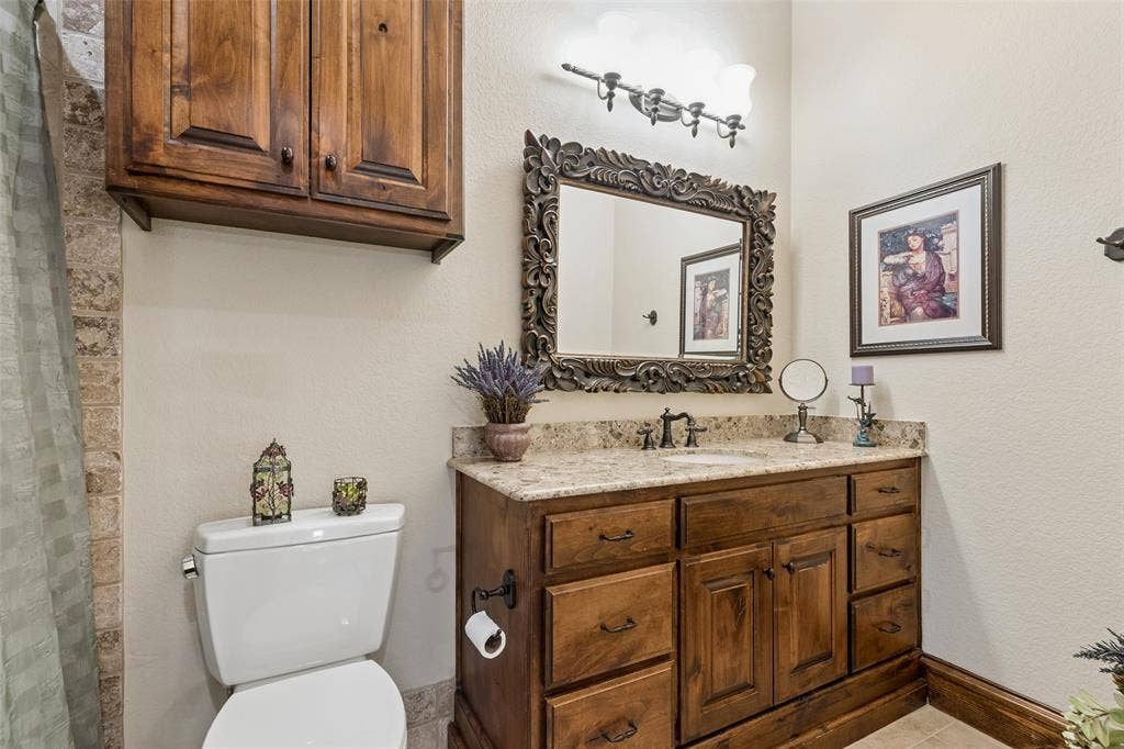 125 Audrey Drive, Keller, TX 76248 Bathroom 3 located upstairs featuring granite countertops, build in cabinets and shower/tub with natural stone.