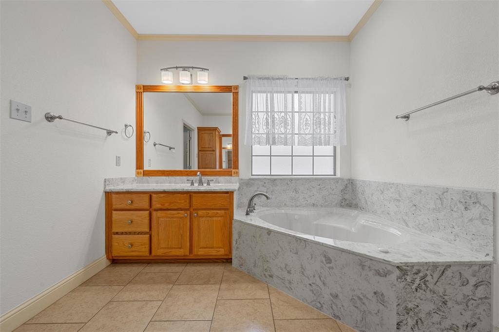 1305 Buffalo Pass, Woodway, TX 76712 1305 Buffalo Pass, Woodway, TX 76712