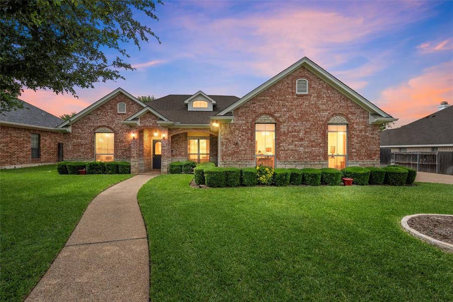 Property photo for 1305 Buffalo Pass, Woodway, TX