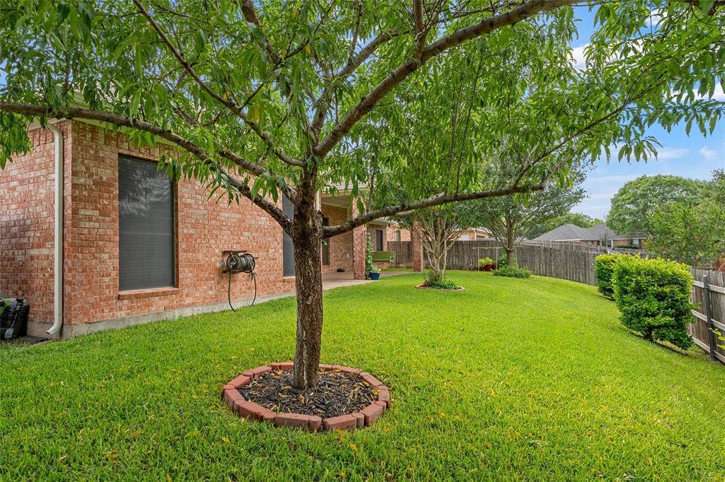 1305 Buffalo Pass, Woodway, TX 76712 1305 Buffalo Pass, Woodway, TX 76712