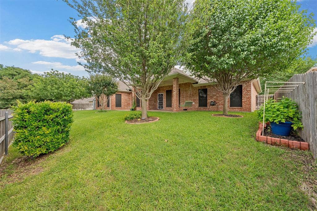 1305 Buffalo Pass, Woodway, TX 76712 1305 Buffalo Pass, Woodway, TX 76712