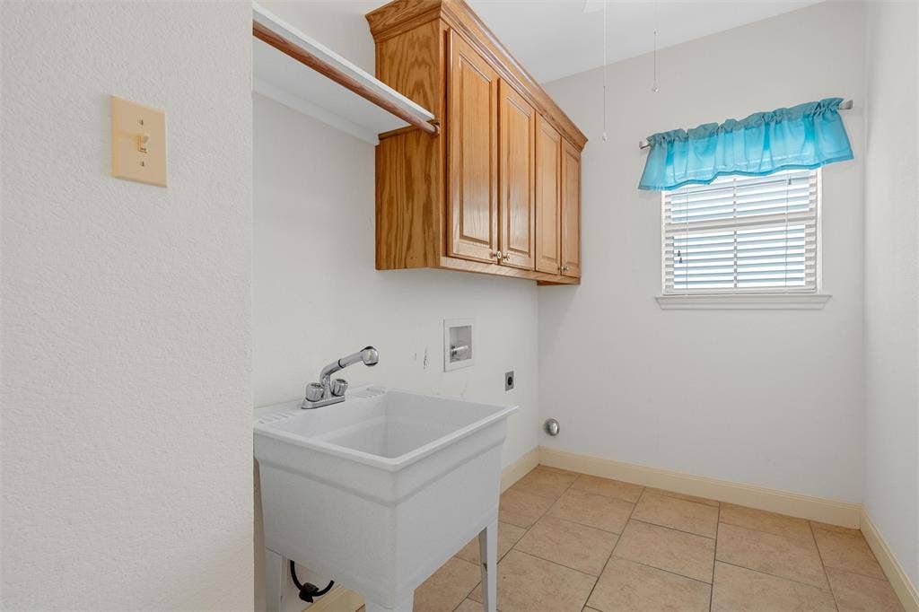1305 Buffalo Pass, Woodway, TX 76712 1305 Buffalo Pass, Woodway, TX 76712