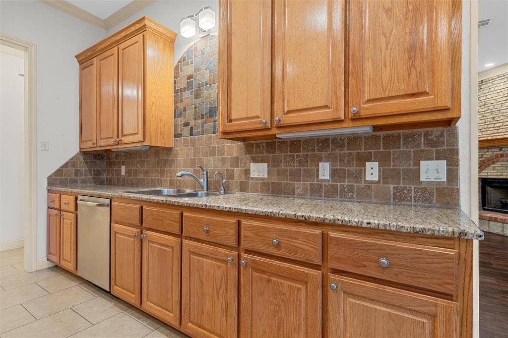 1305 Buffalo Pass, Woodway, TX 76712 1305 Buffalo Pass, Woodway, TX 76712