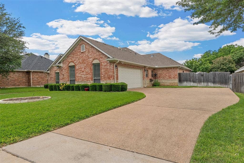1305 Buffalo Pass, Woodway, TX 76712 1305 Buffalo Pass, Woodway, TX 76712