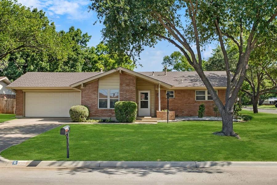 Property photo for 1300 Amherst Drive, Denton, TX