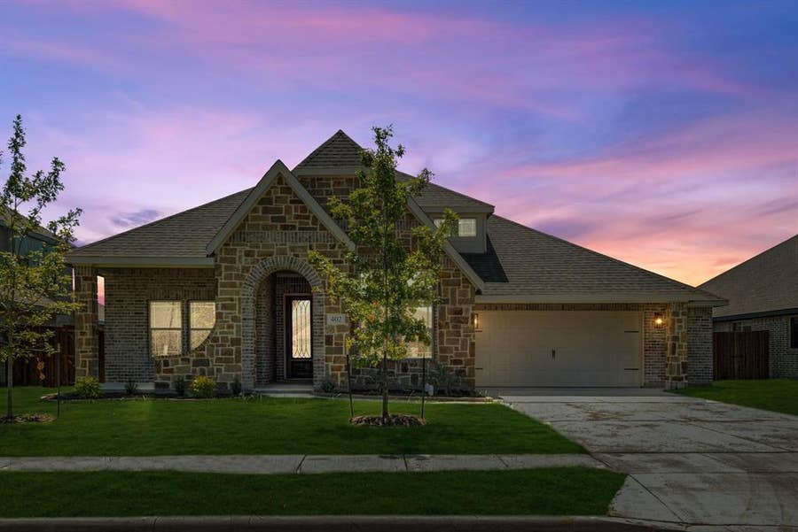 Property photo for 402 Laurel Lane, Glenn Heights, TX
