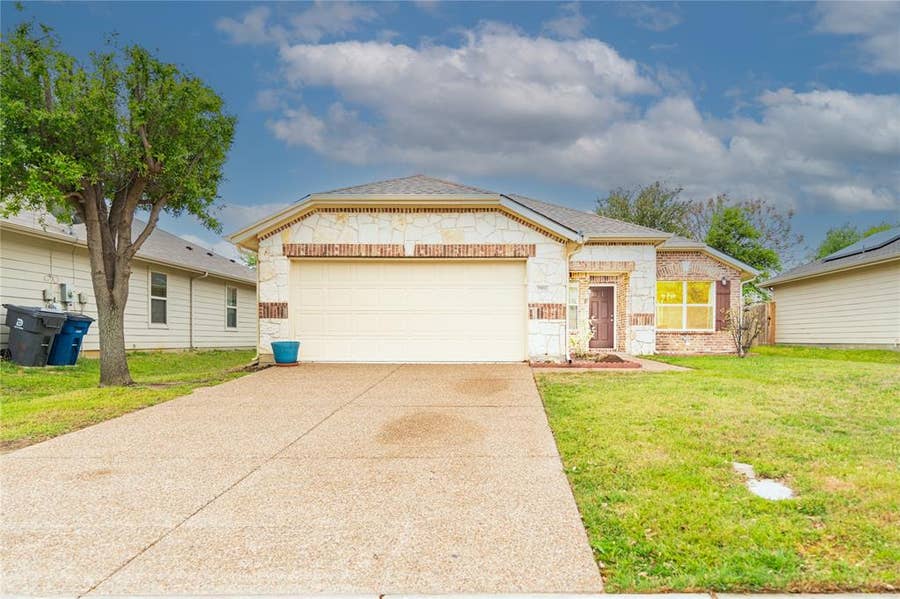 Property photo for 1906 Castaway Drive, Dallas, TX