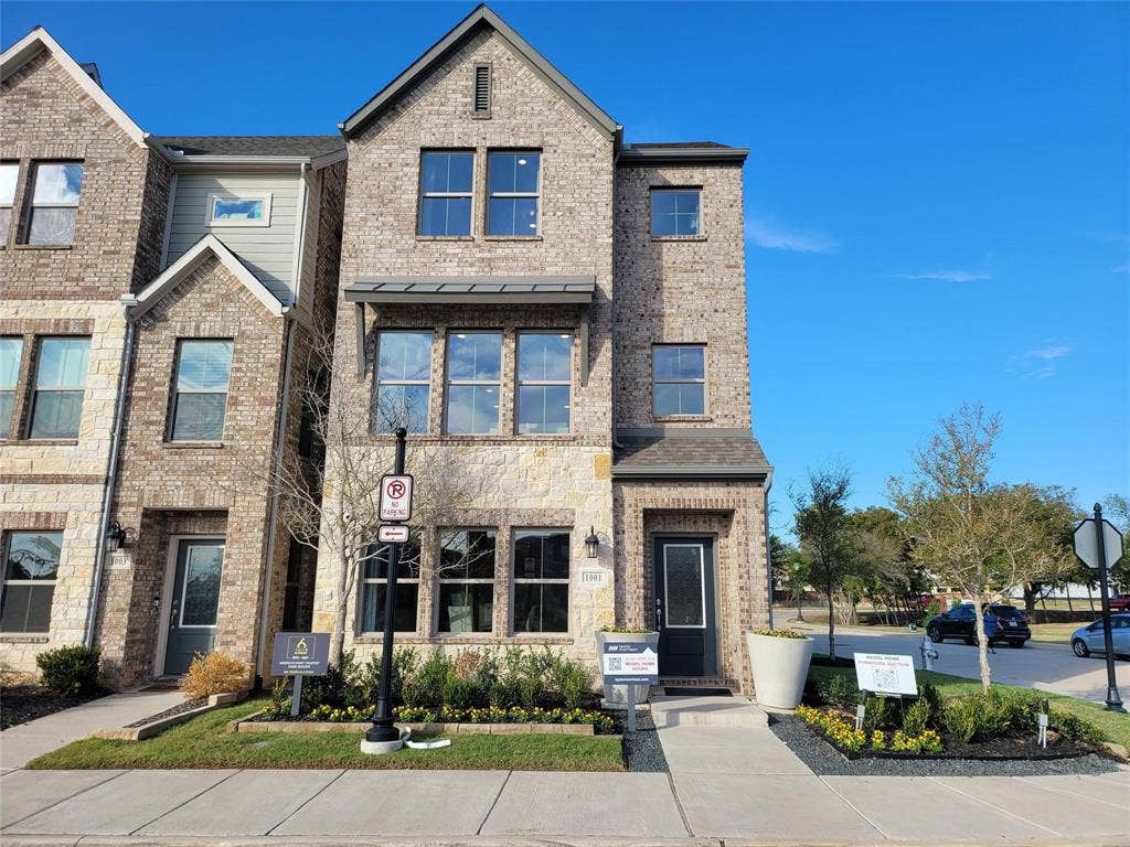 1001 Boyd Lane, Euless, TX 76040 1001 Boyd Lane, Euless, TX 76040