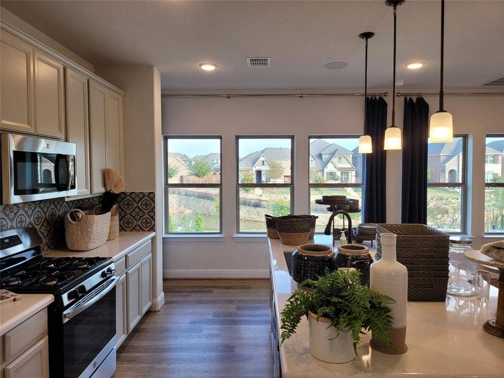 1001 Boyd Lane, Euless, TX 76040 1001 Boyd Lane, Euless, TX 76040