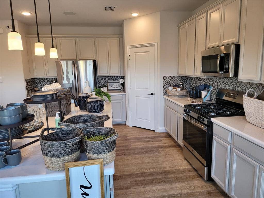 1001 Boyd Lane, Euless, TX 76040 1001 Boyd Lane, Euless, TX 76040