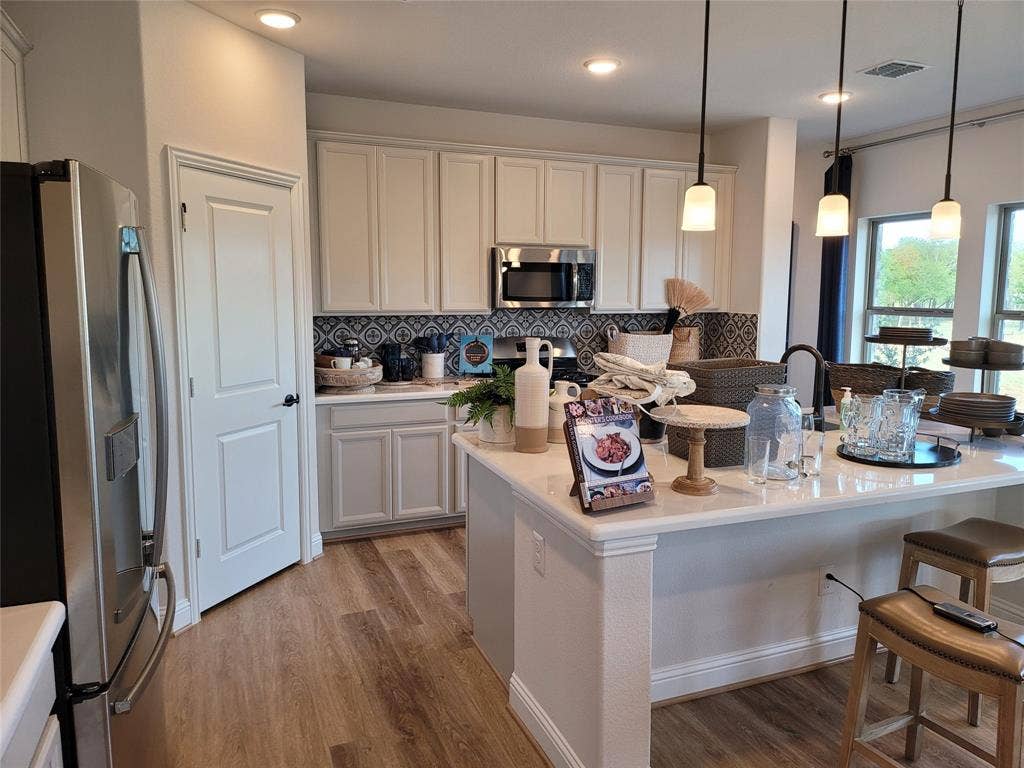 1001 Boyd Lane, Euless, TX 76040 1001 Boyd Lane, Euless, TX 76040