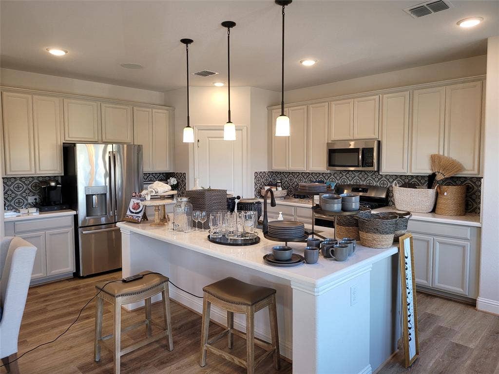 1001 Boyd Lane, Euless, TX 76040 1001 Boyd Lane, Euless, TX 76040