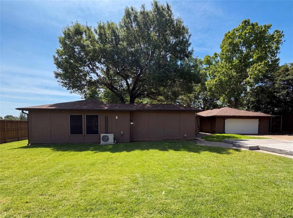 11083 Erhard Drive, Dallas, TX 75228 11083 Erhard Drive, Dallas, TX 75228