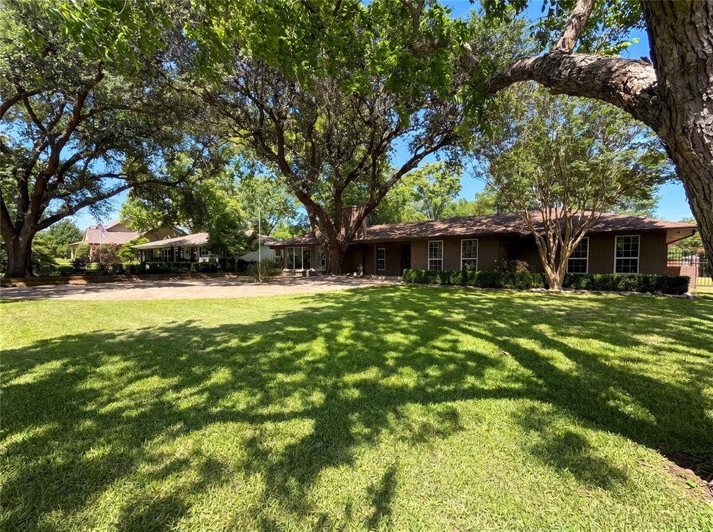 11083 Erhard Drive, Dallas, TX 75228 11083 Erhard Drive, Dallas, TX 75228
