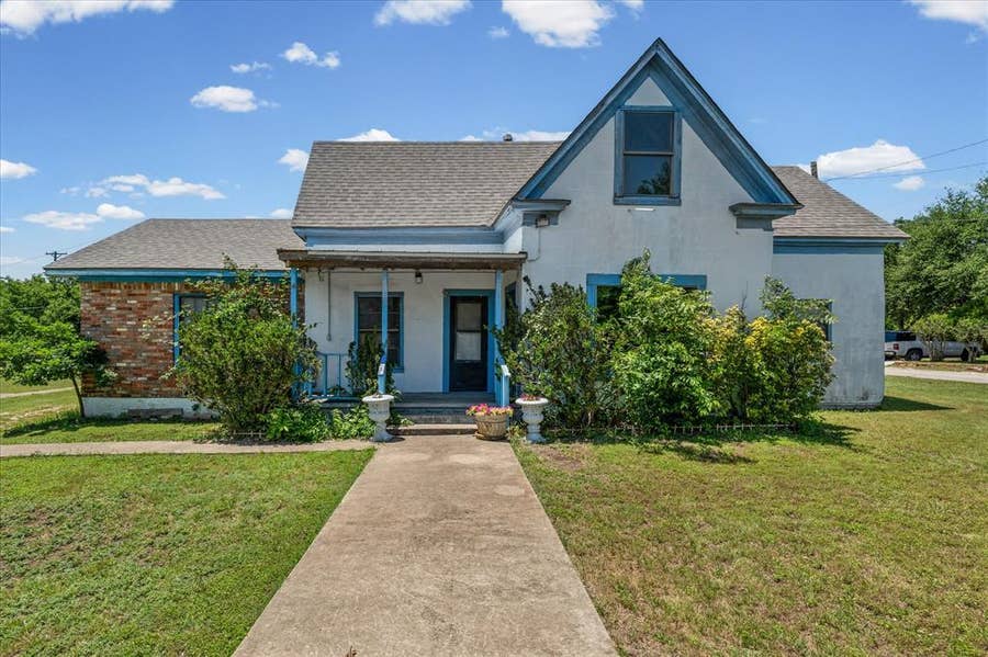 Property photo for 700 N 3rd Street, McGregor, TX