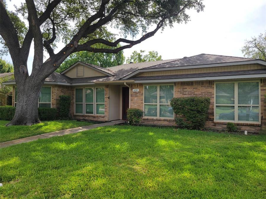Property photo for 630 Country View Lane, Garland, TX