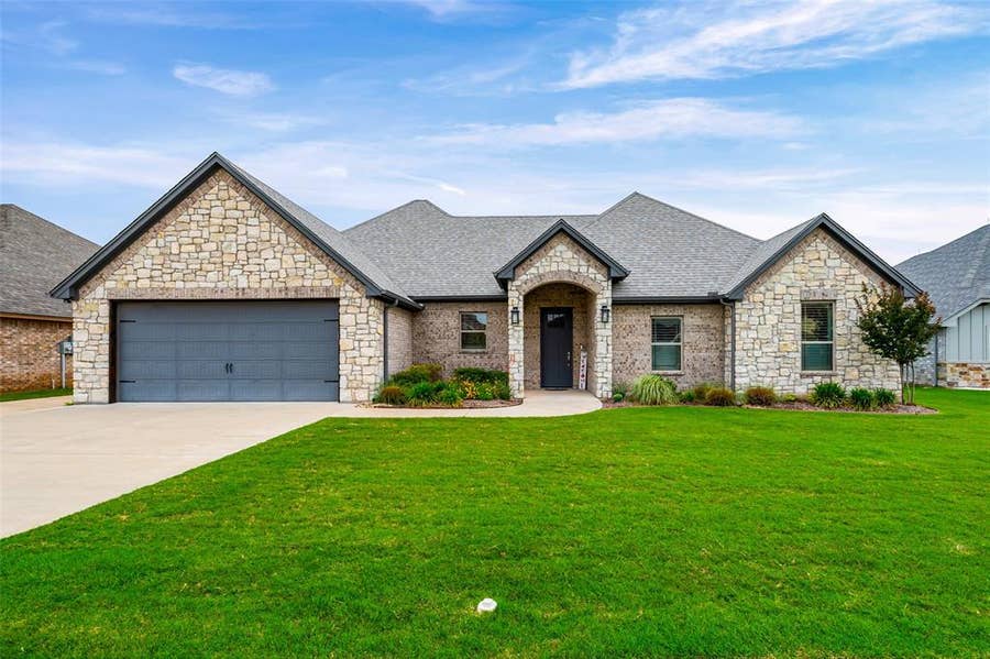 Property photo for 6620 Pinehurst Drive, Granbury, TX