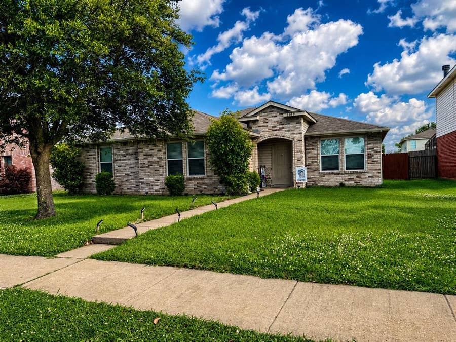 Property photo for 1509 Leeward Lane, Wylie, TX