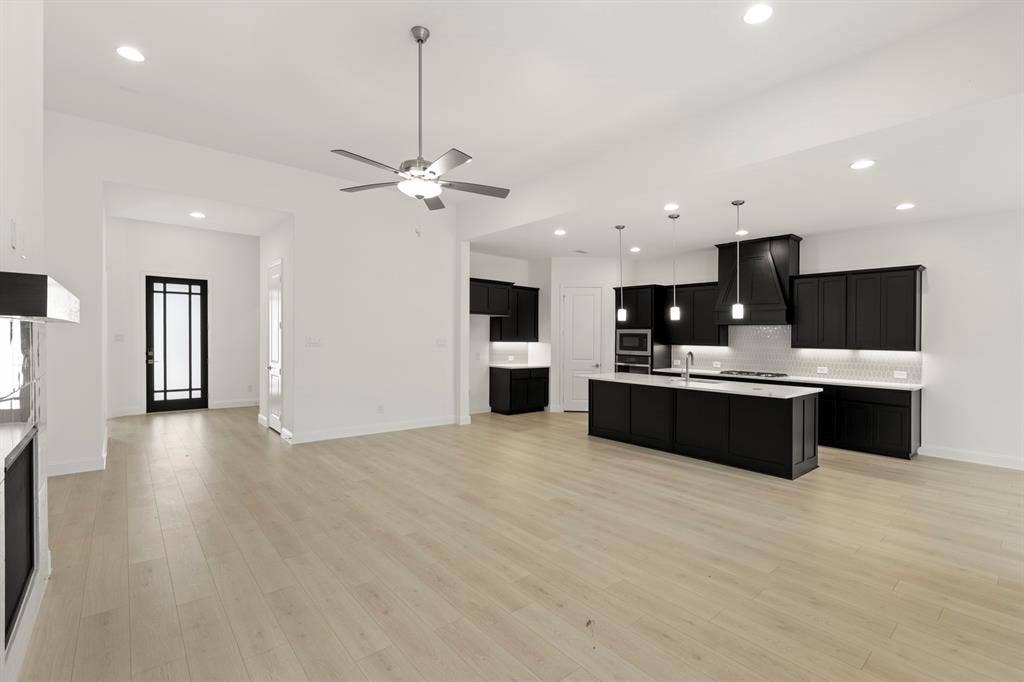 2027 Clairmount Drive, Rockwall, TX 75087 14. 2027 Clairmount - Family (2)