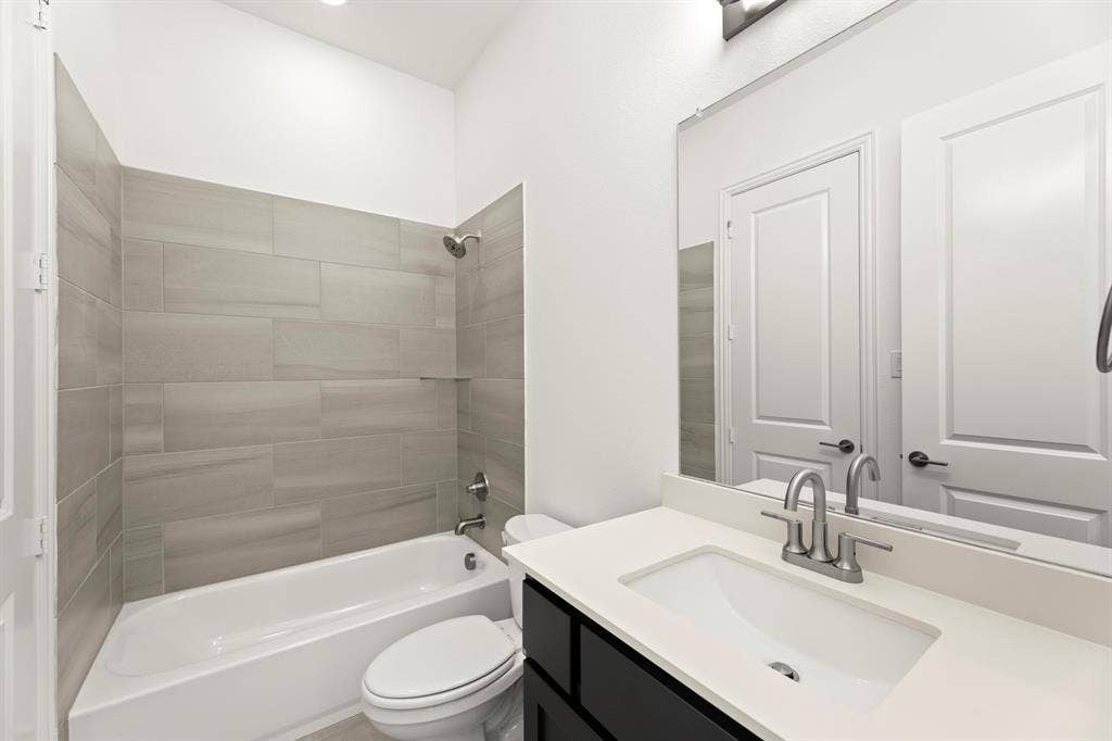 2027 Clairmount Drive, Rockwall, TX 75087 10. 2027 Clairmount - 3RD Bath