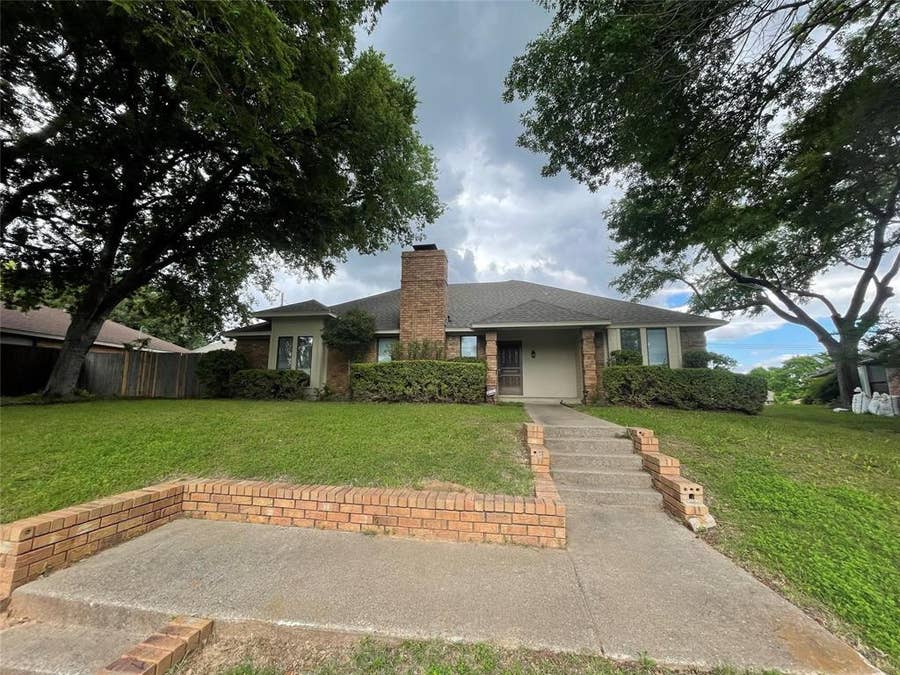 Property photo for 407 Hillcroft Circle, Duncanville, TX
