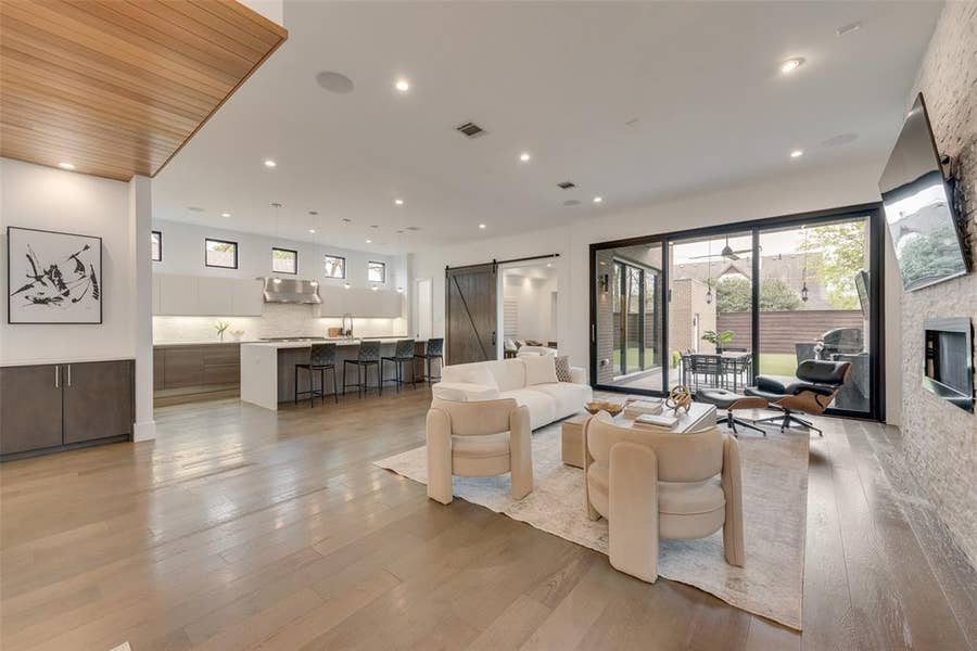 Property photo for 6420 Kenwood Avenue, Dallas, TX