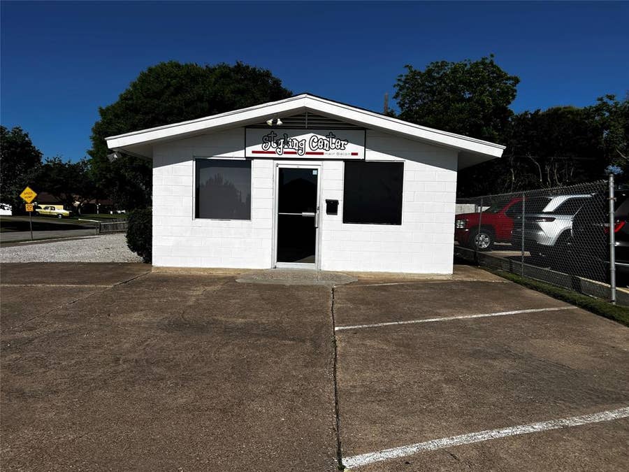 Property photo for 2526 Hillcrest Lane, Grand Prairie, TX